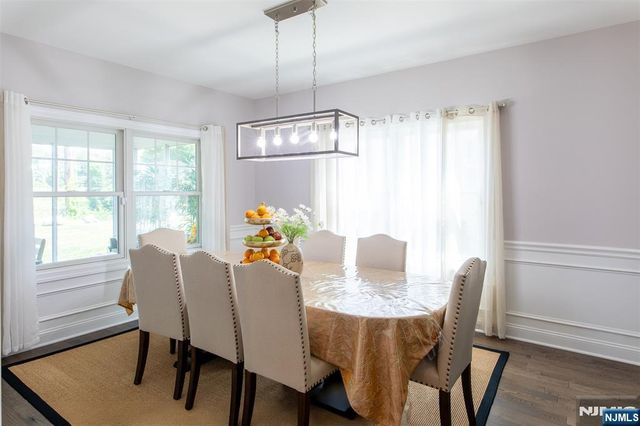 67 Bluffs Court, Hamburg, NJ 07419