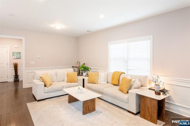 67 Bluffs Court, Hamburg, NJ 07419