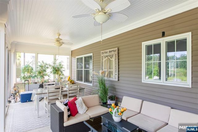 67 Bluffs Court, Hamburg, NJ 07419