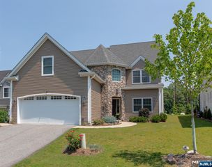 67 Bluffs Court, Hamburg, NJ 07419