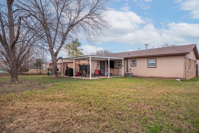 105 State, Brady, TX 76825