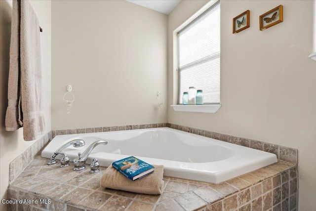 2472 W Warwick CT, Hayden, ID 83835