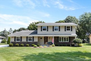 W223N2276 Meadowood LANE, Waukesha, WI 53186