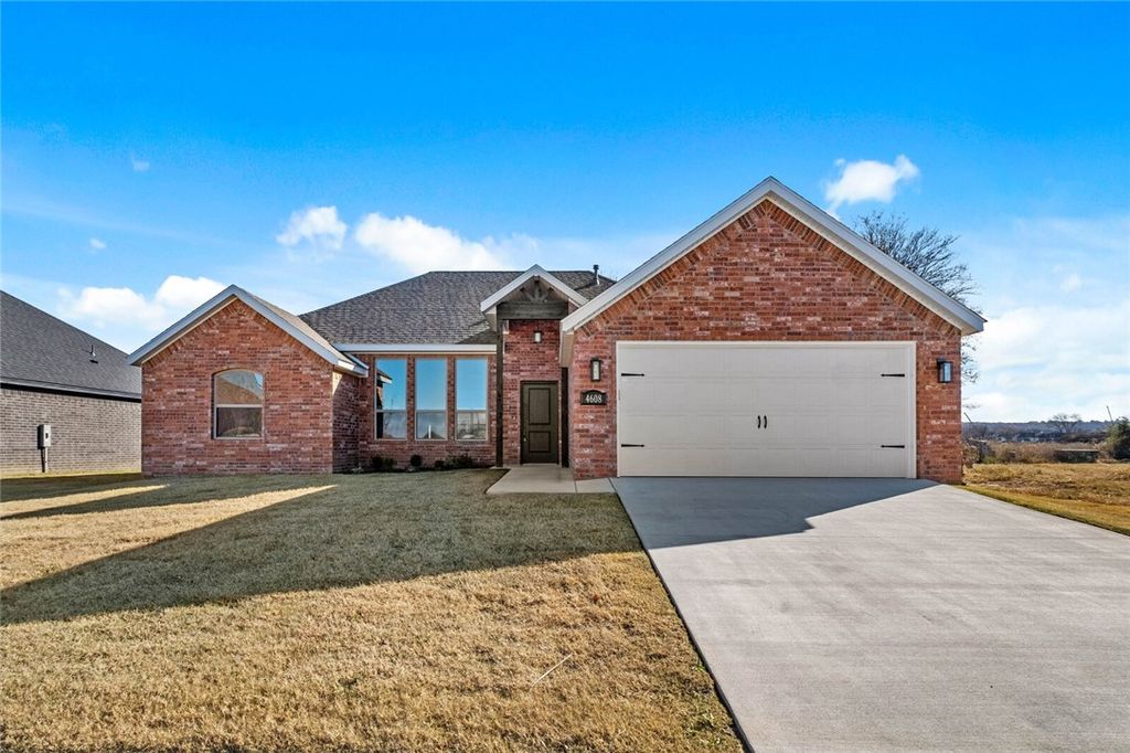 4608 W Triangle Street, Fayetteville, AR 72704