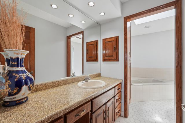 2242 Jennifer Lane, North Saint Paul, MN 55109