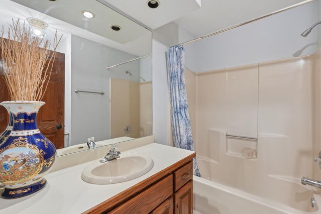 2242 Jennifer Lane, North Saint Paul, MN 55109