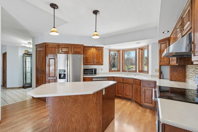 2242 Jennifer Lane, North Saint Paul, MN 55109