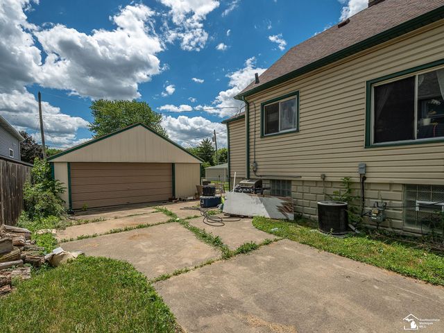 857 Plum Street, Wyandotte, MI 48192