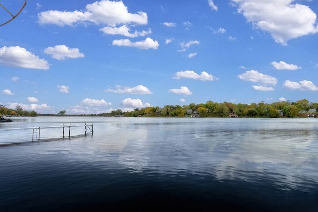 42065 N Old Lake Avenue, Antioch, IL 60002