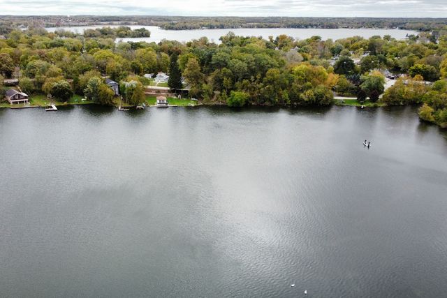 42065 N Old Lake Avenue, Antioch, IL 60002