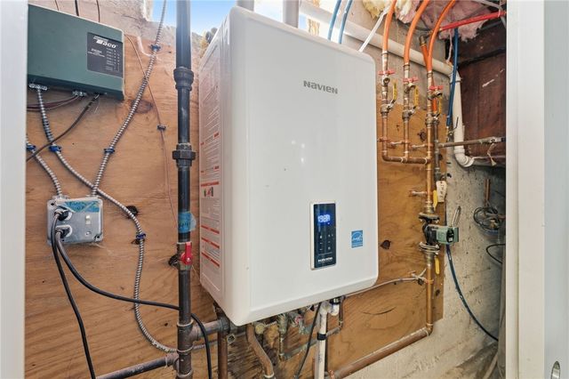 86 Wood Street, Coventry, RI 02816