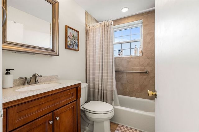 5 Woodsum Dr 12, Braintree, MA 02184