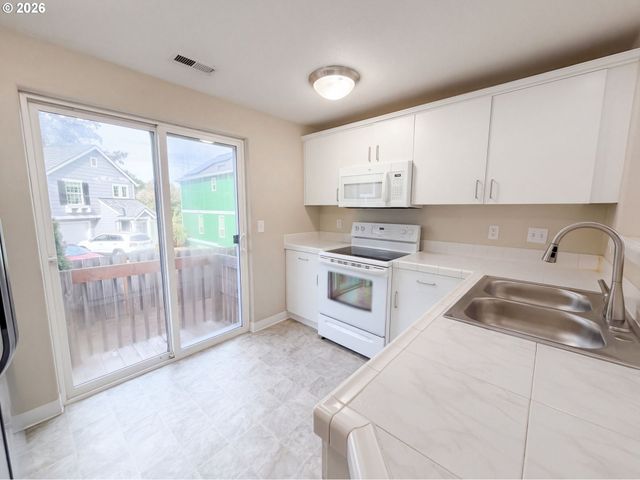 571 Sw 207TH Ave, Beaverton, OR 97006