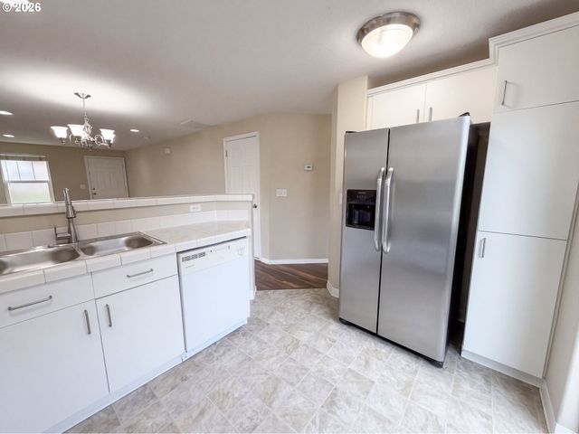 571 Sw 207TH Ave, Beaverton, OR 97006