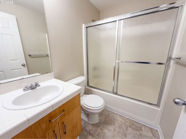 571 Sw 207TH Ave, Beaverton, OR 97006