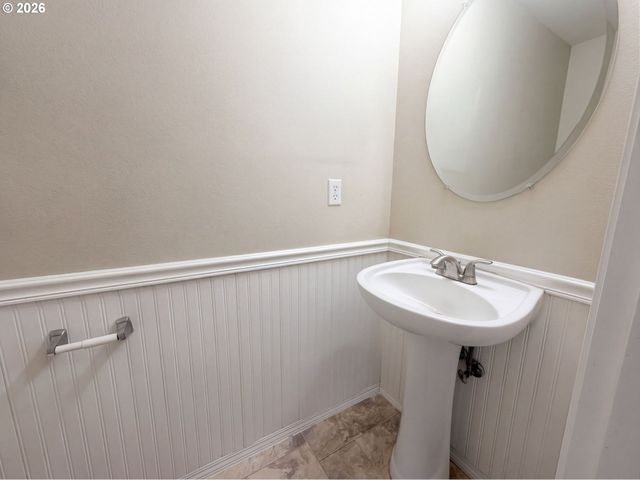 571 Sw 207TH Ave, Beaverton, OR 97006