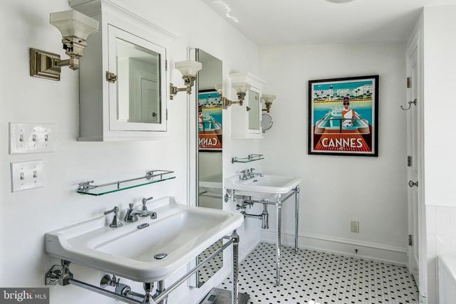 51 S HINCHMAN AVE, Haddonfield, NJ 08033