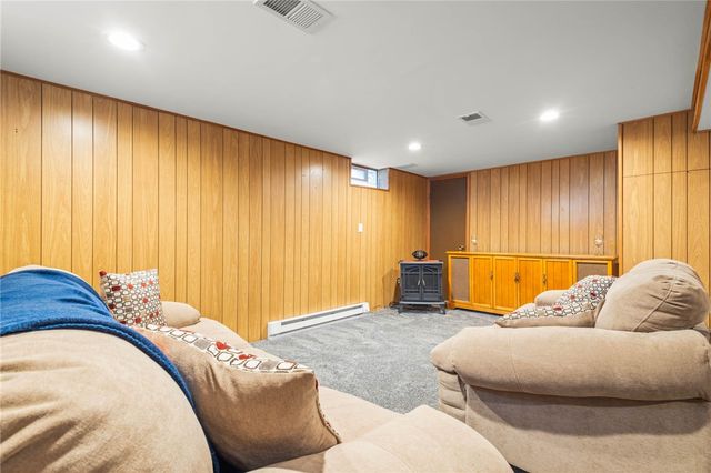 21 Netherton Road, Rochester, NY 14609