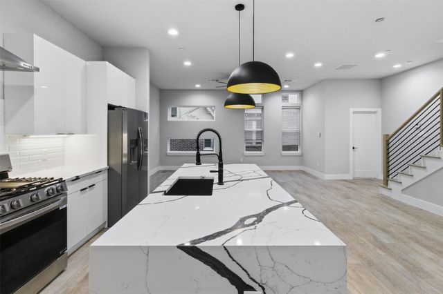 2115 N Fitzhugh Avenue 102, Dallas, TX 75204