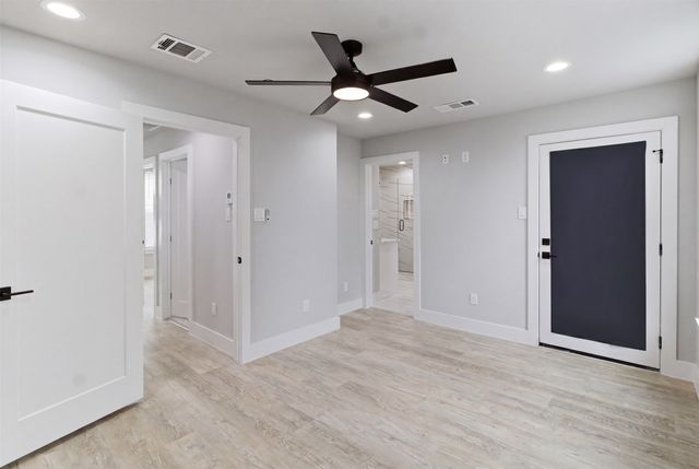 2115 N Fitzhugh Avenue 102, Dallas, TX 75204