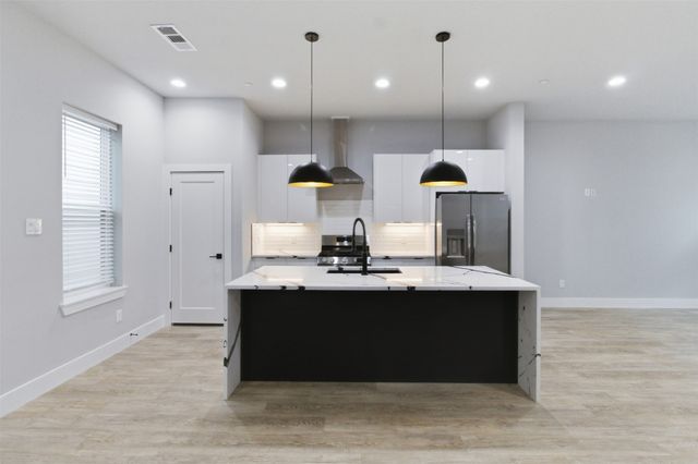 2115 N Fitzhugh Avenue 102, Dallas, TX 75204