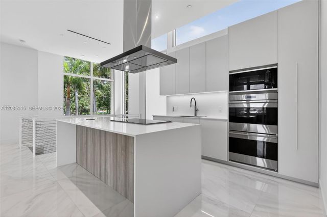 3750 Yacht Club Dr TH5, Aventura, FL 33180