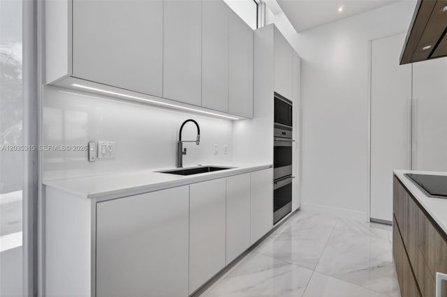 3750 Yacht Club Dr TH5, Aventura, FL 33180