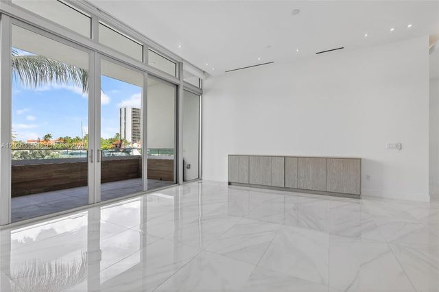 3750 Yacht Club Dr TH5, Aventura, FL 33180