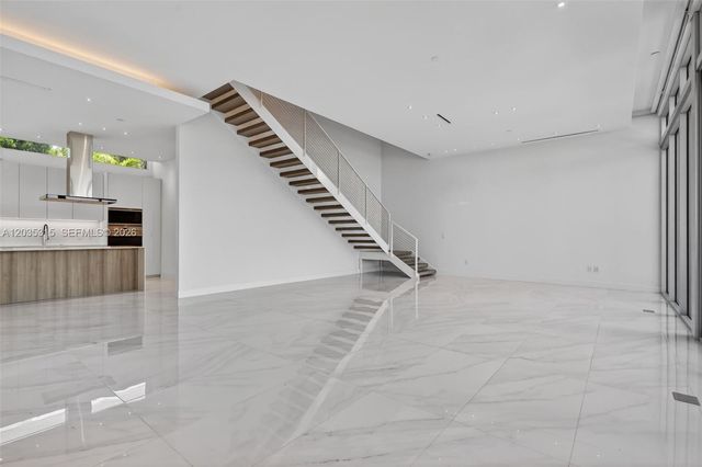 3750 Yacht Club Dr TH5, Aventura, FL 33180