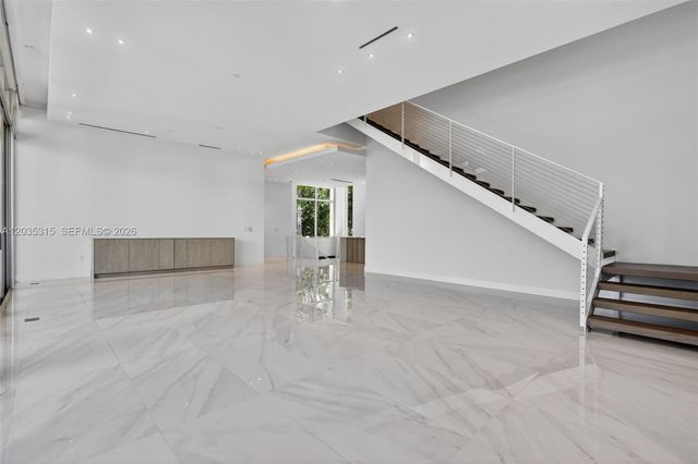 3750 Yacht Club Dr TH5, Aventura, FL 33180