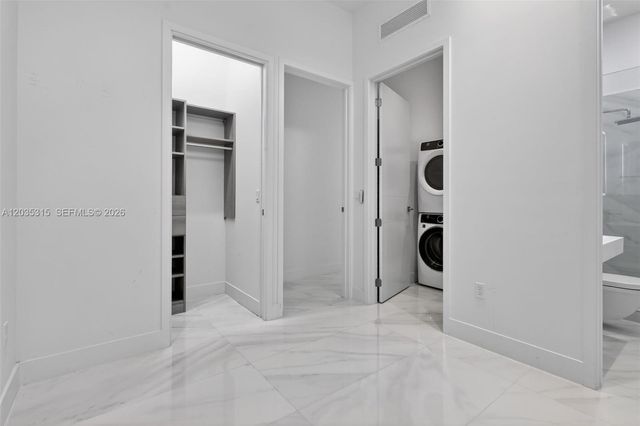 3750 Yacht Club Dr TH5, Aventura, FL 33180
