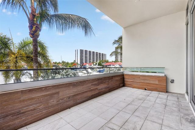 3750 Yacht Club Dr TH5, Aventura, FL 33180