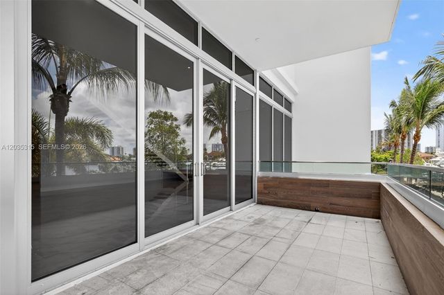 3750 Yacht Club Dr TH5, Aventura, FL 33180