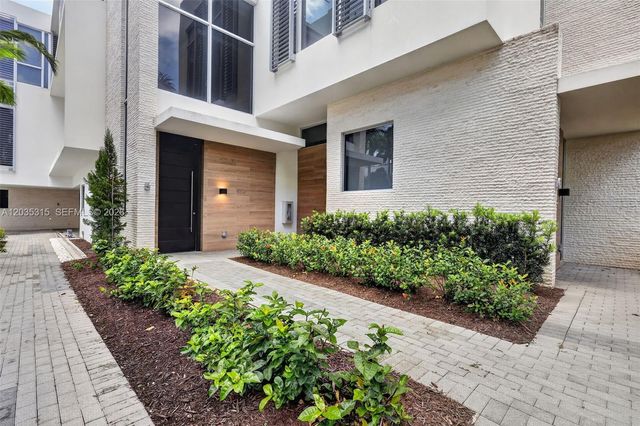 3750 Yacht Club Dr TH5, Aventura, FL 33180