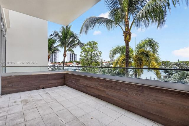 3750 Yacht Club Dr TH5, Aventura, FL 33180