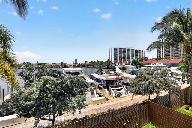 3750 Yacht Club Dr TH5, Aventura, FL 33180