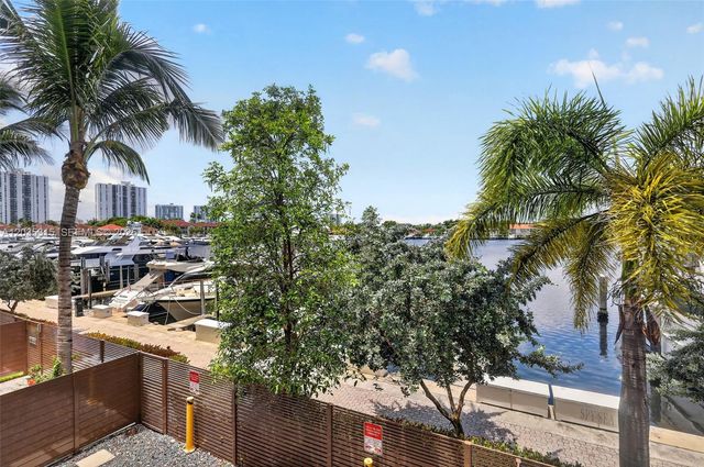 3750 Yacht Club Dr TH5, Aventura, FL 33180