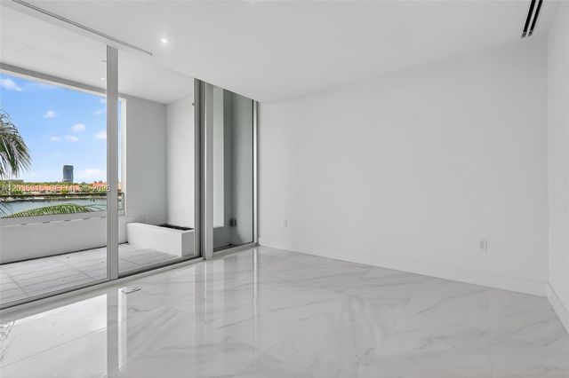 3750 Yacht Club Dr TH5, Aventura, FL 33180