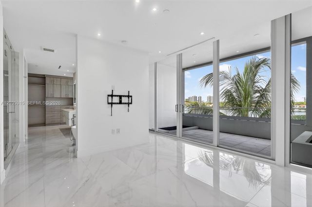 3750 Yacht Club Dr TH5, Aventura, FL 33180