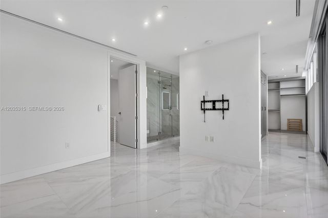 3750 Yacht Club Dr TH5, Aventura, FL 33180