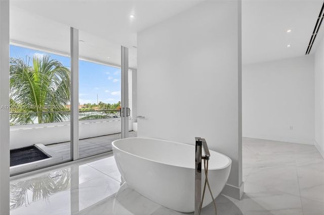 3750 Yacht Club Dr TH5, Aventura, FL 33180