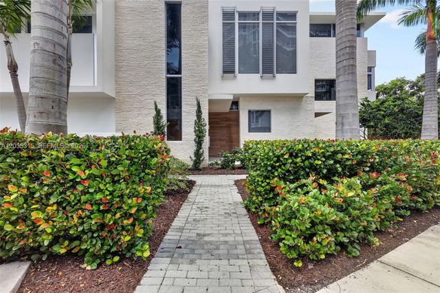 3750 Yacht Club Dr TH5, Aventura, FL 33180