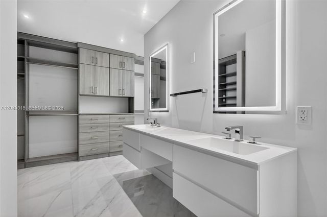 3750 Yacht Club Dr TH5, Aventura, FL 33180