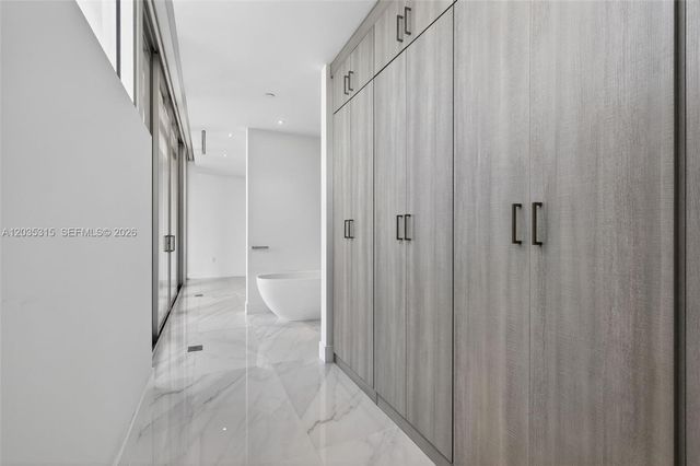 3750 Yacht Club Dr TH5, Aventura, FL 33180
