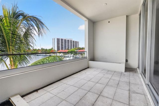 3750 Yacht Club Dr TH5, Aventura, FL 33180