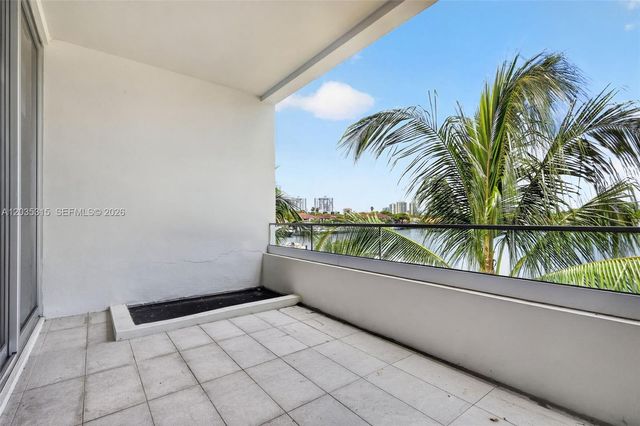 3750 Yacht Club Dr TH5, Aventura, FL 33180