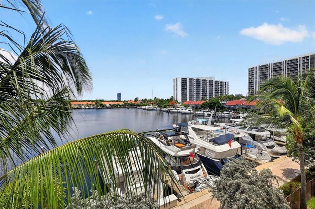 3750 Yacht Club Dr TH5, Aventura, FL 33180