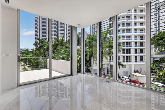 3750 Yacht Club Dr TH5, Aventura, FL 33180