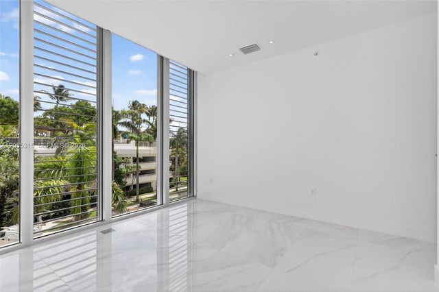 3750 Yacht Club Dr TH5, Aventura, FL 33180