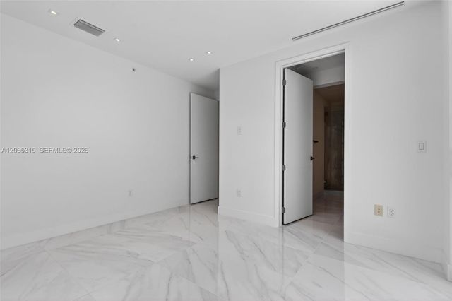 3750 Yacht Club Dr TH5, Aventura, FL 33180
